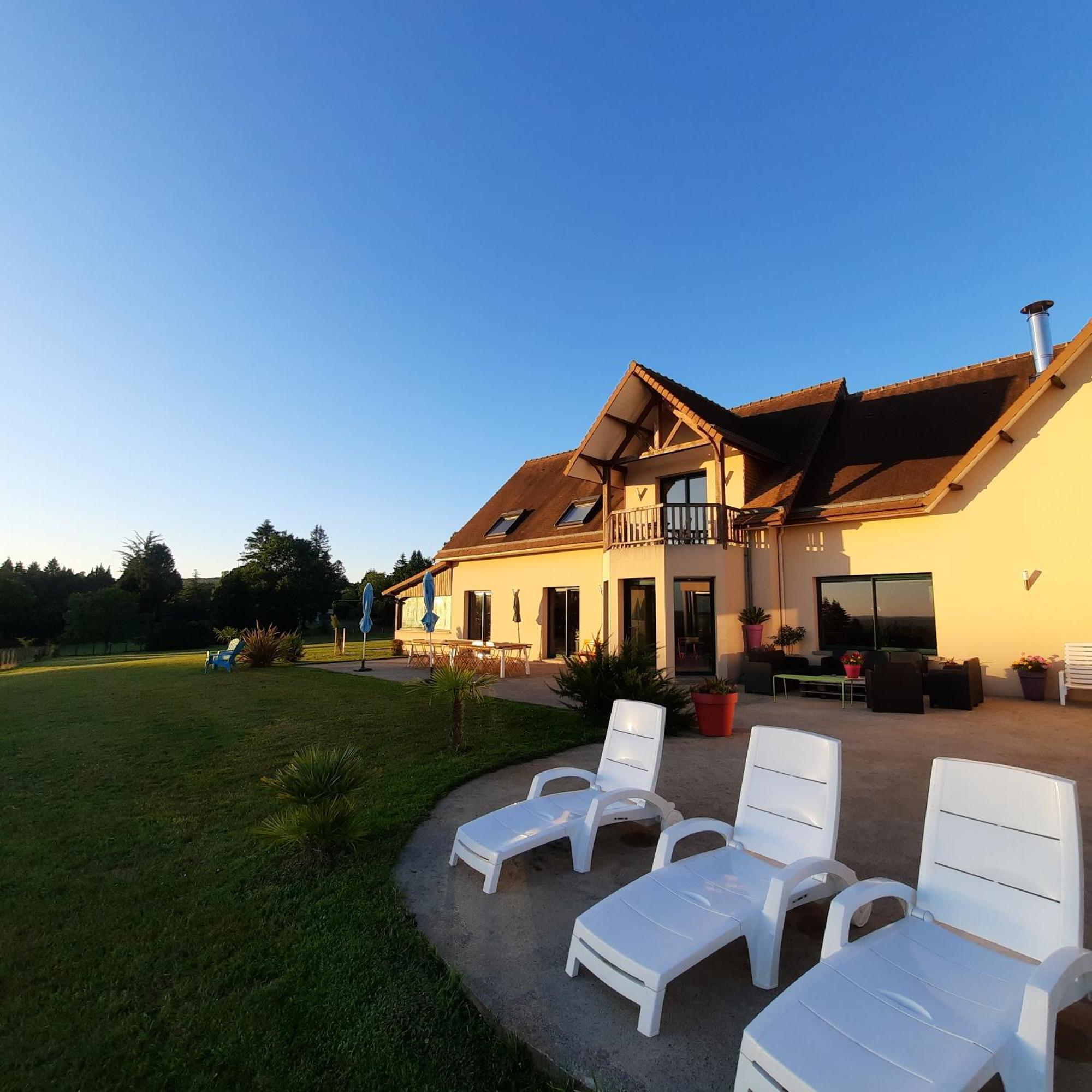Magnifique Villa Avec Piscine Interieure Saint-Pois Екстериор снимка